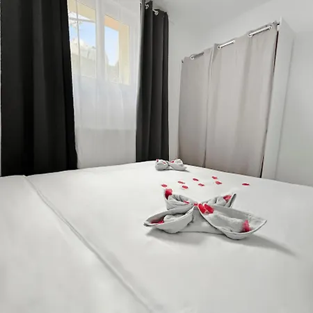 Parenthese Romantique Au Bord De Seine *