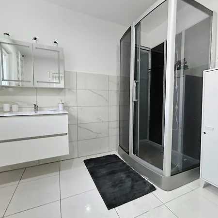 Parenthese Romantique Au Bord De Seine Apartment